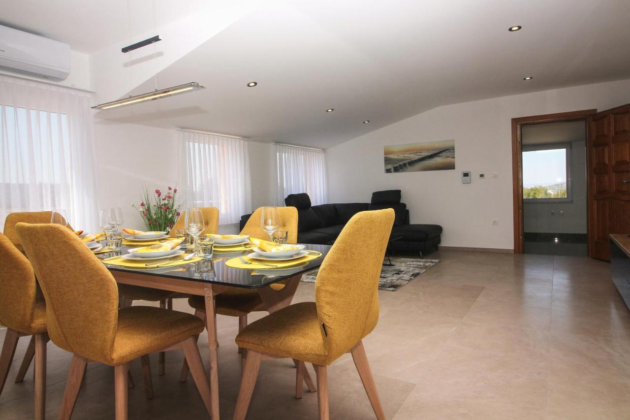 Grande Rosa Appartement Vrulje  Buitenkant foto