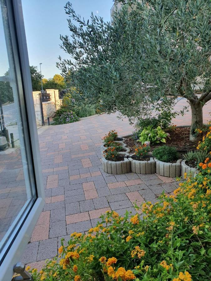 Grande Rosa Appartement Vrulje  Buitenkant foto