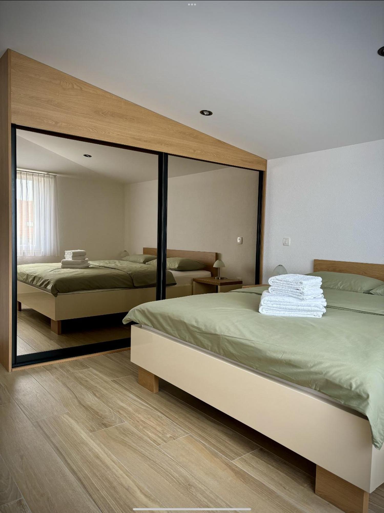 Grande Rosa Appartement Vrulje  Buitenkant foto